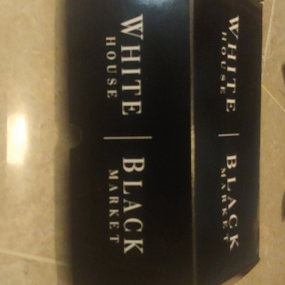 White and Black Market Black short heels - Picture 5 of 5